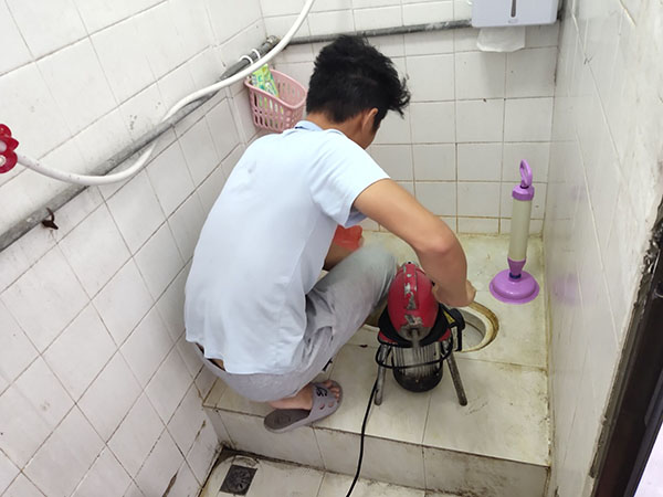 普兰店肥皂掉到马桶里把马桶堵住了怎么办？马桶堵住了怎么办