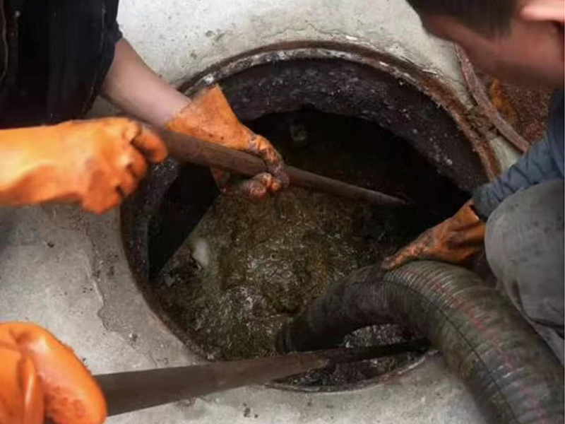 普兰店清理化粪池时如何避免沼气的危害?